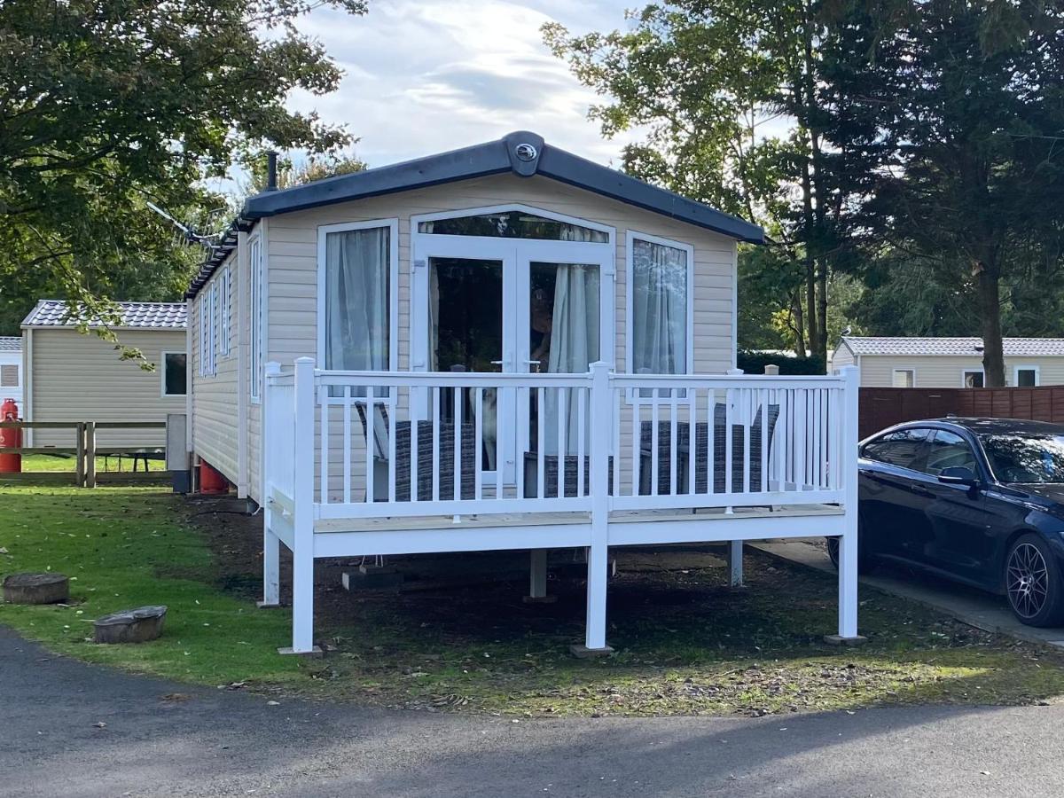 Prestige Static Caravan On 5 Star Holiday Park Cheswick  Eksteriør bilde