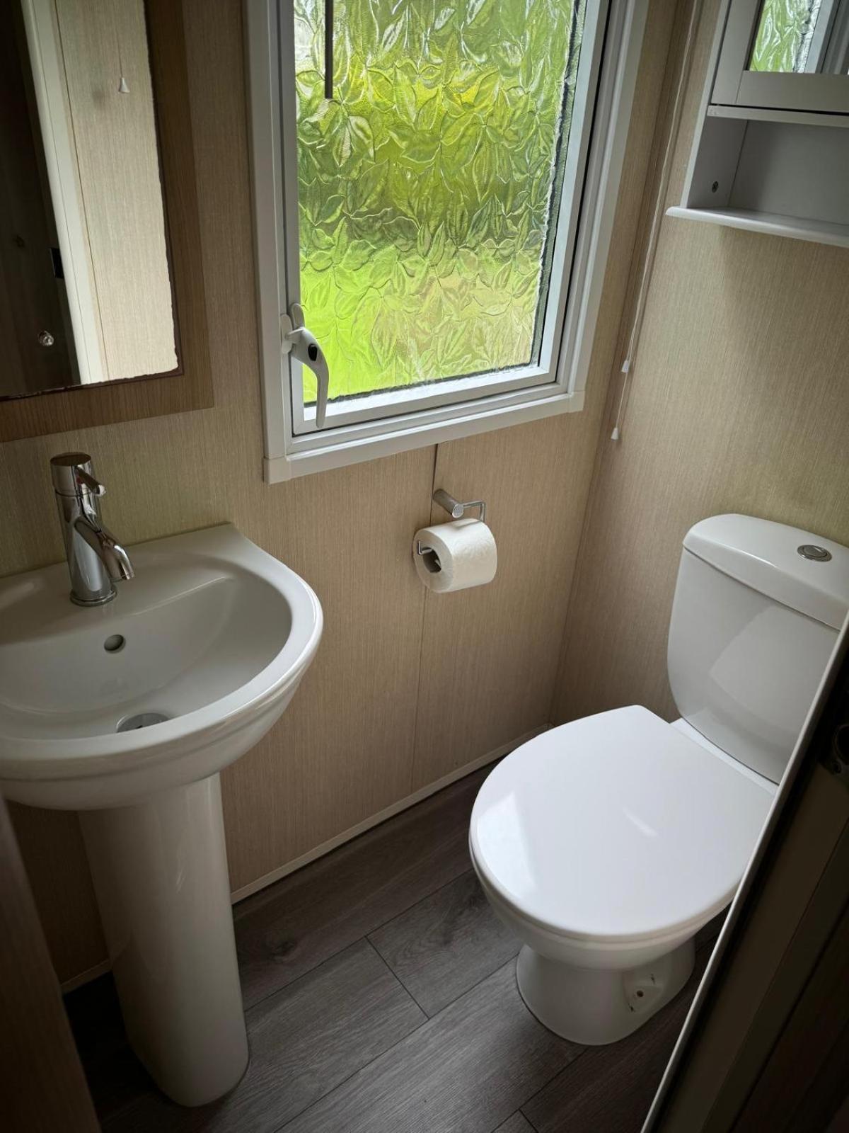 Prestige Static Caravan On 5 Star Holiday Park Cheswick  Eksteriør bilde