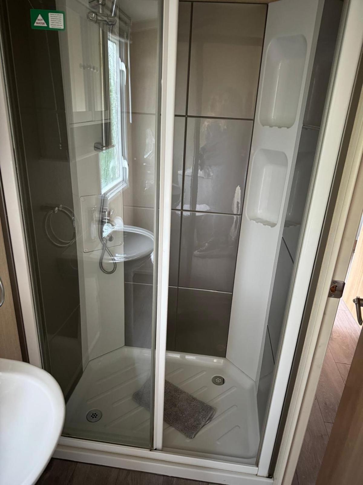 Prestige Static Caravan On 5 Star Holiday Park Cheswick  Eksteriør bilde