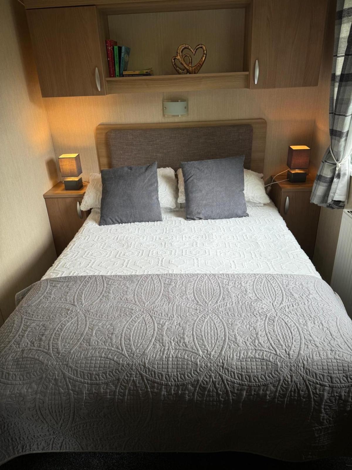 Prestige Static Caravan On 5 Star Holiday Park Cheswick  Eksteriør bilde
